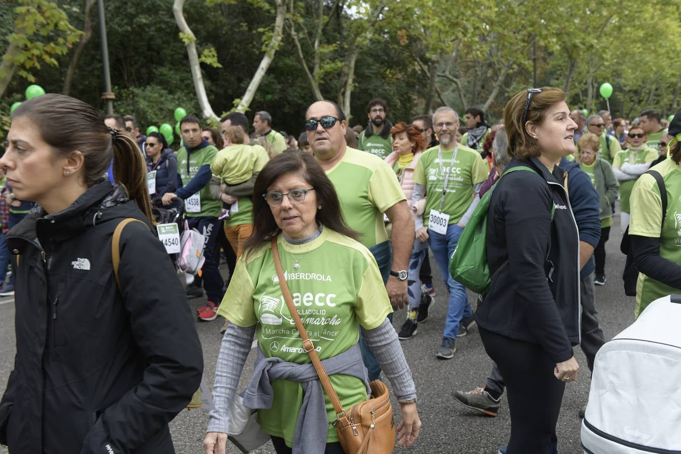 Participantes de la marcha contra el cáncer. 