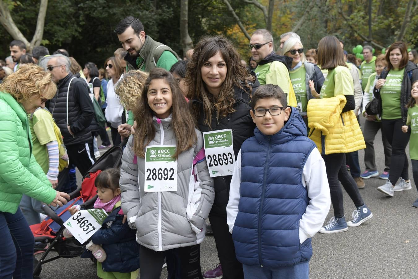 Participantes de la marcha contra el cáncer. 