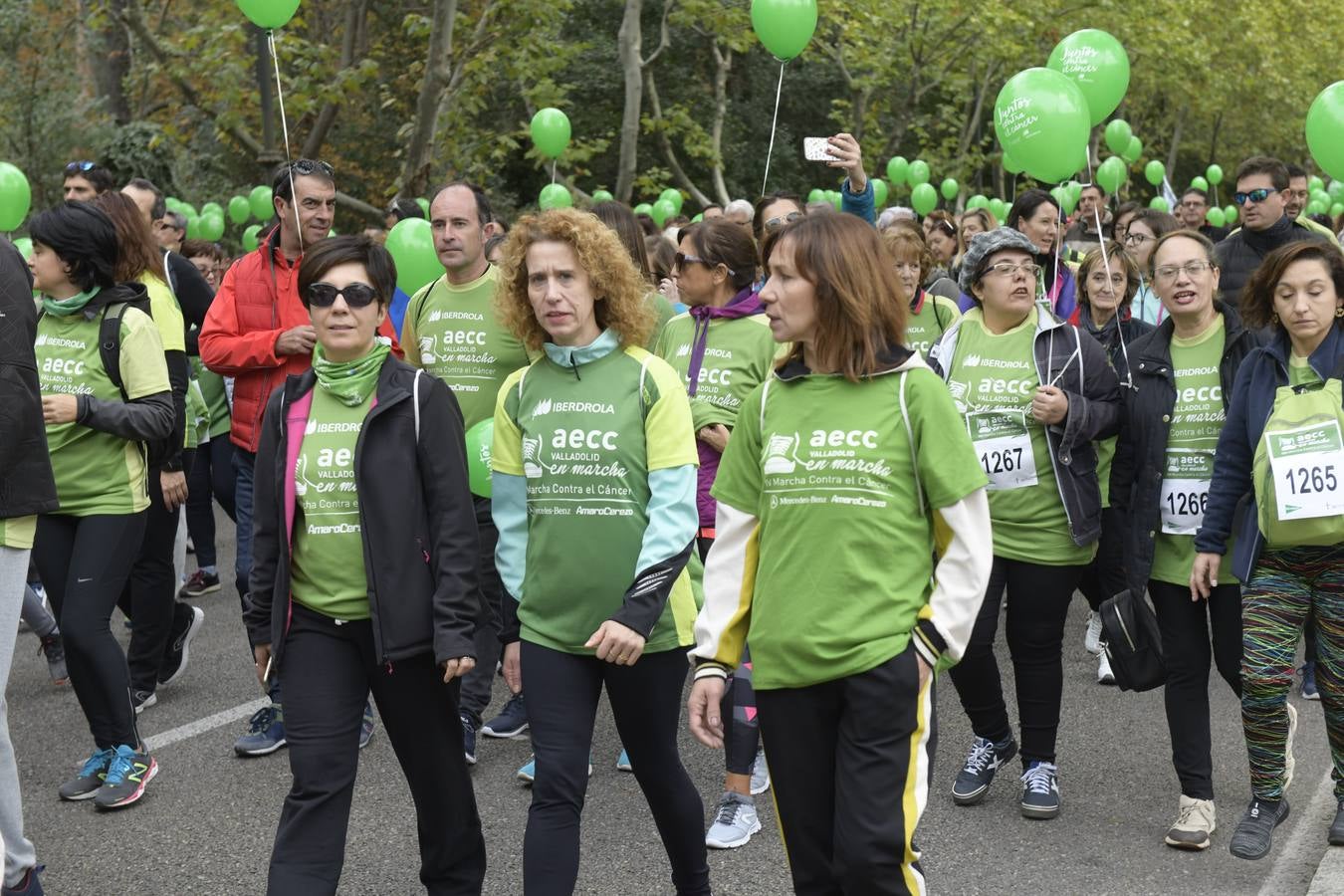 Participantes de la marcha contra el cáncer. 