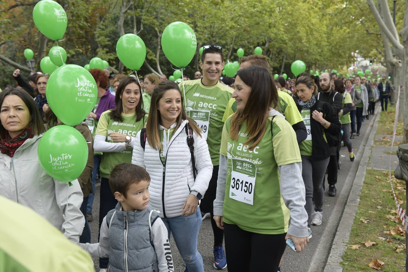 Participantes de la marcha contra el cáncer. 