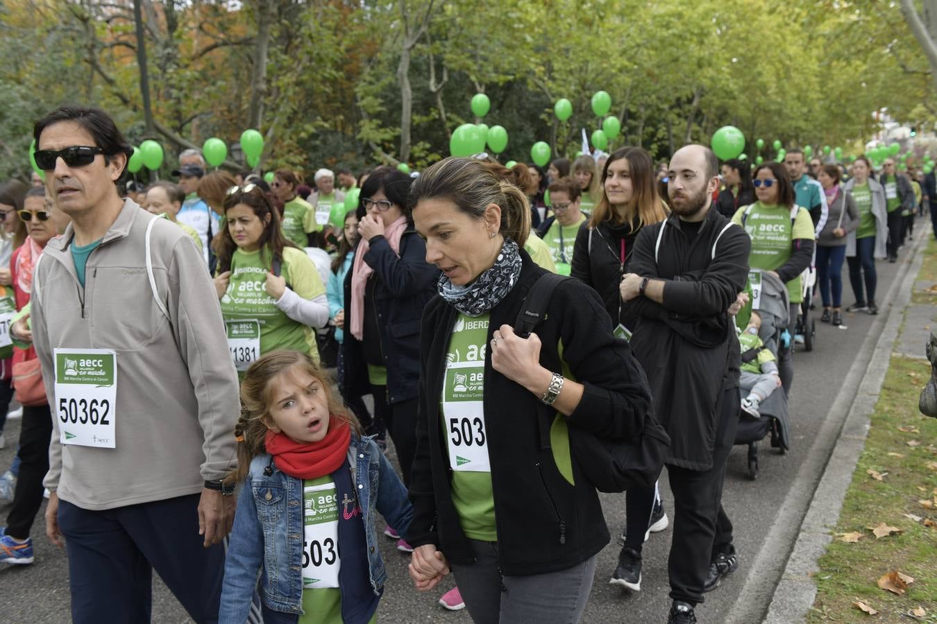 Participantes de la marcha contra el cáncer. 