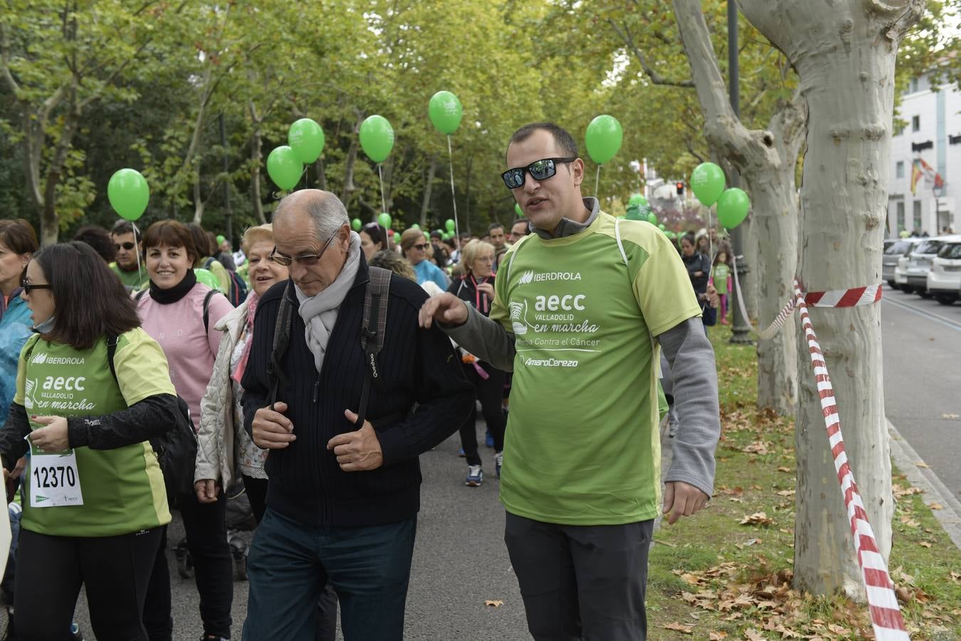 Participantes de la marcha contra el cáncer. 