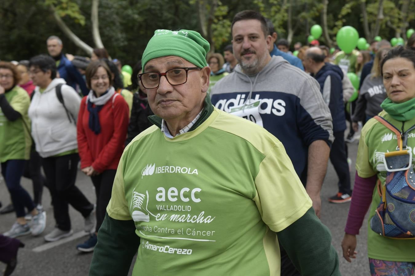 Participantes de la marcha contra el cáncer. 