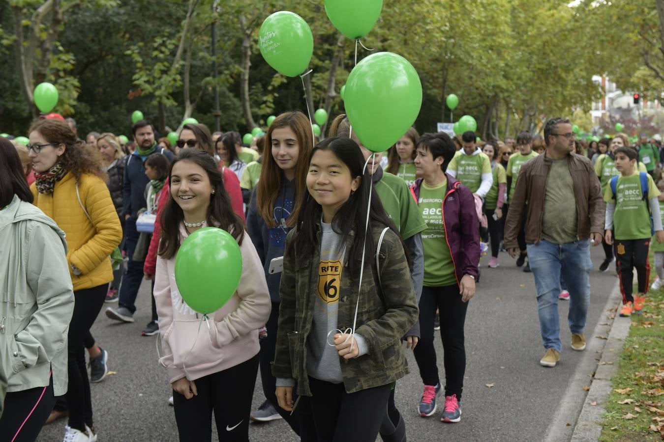 Participantes de la marcha contra el cáncer. 