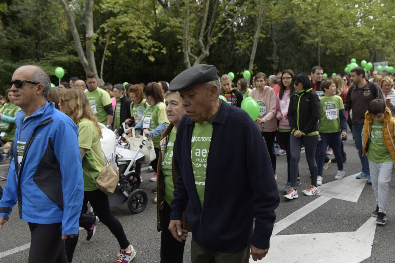 Participantes de la marcha contra el cáncer. 