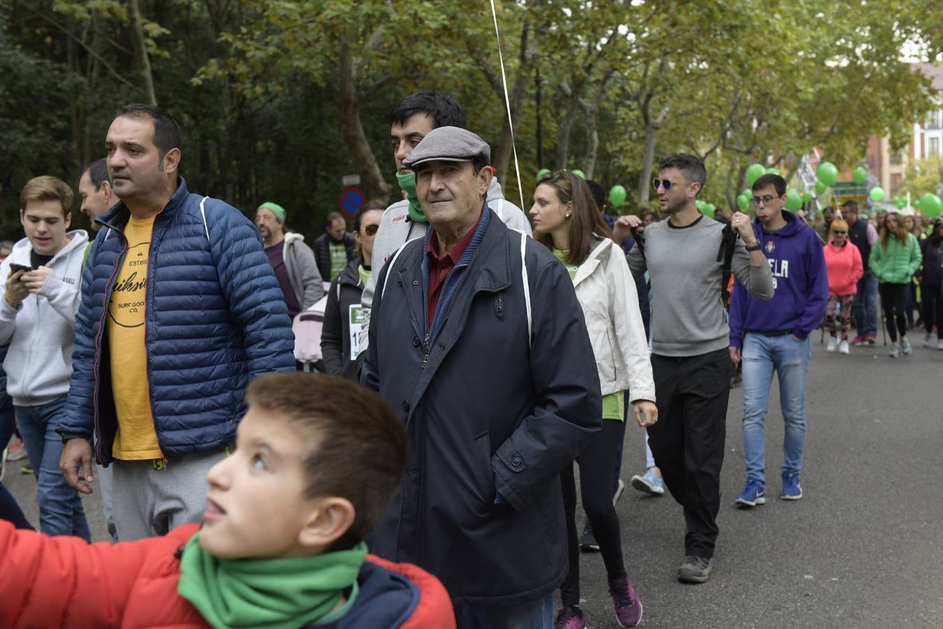 Participantes de la marcha contra el cáncer. 