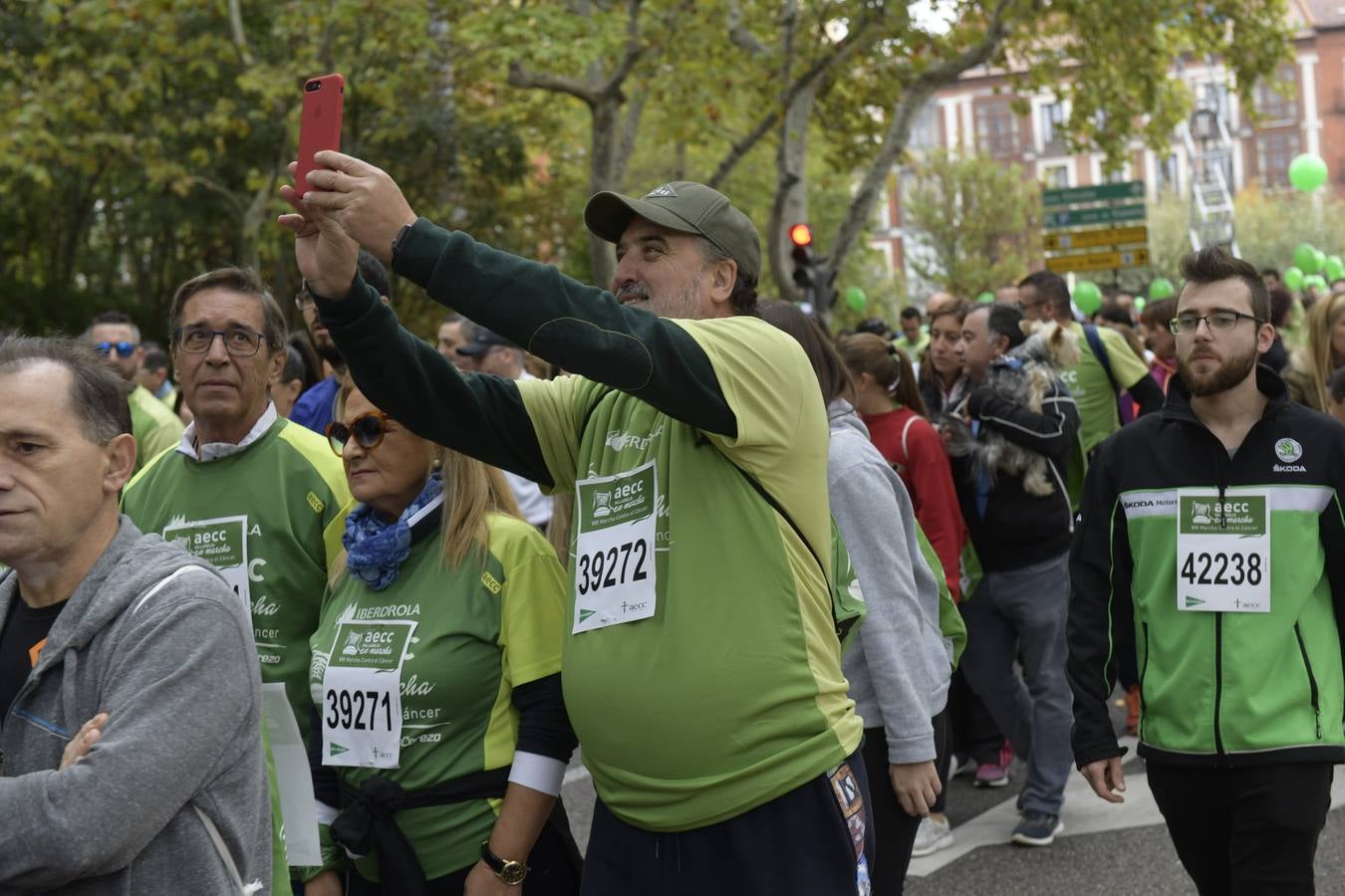 Participantes de la marcha contra el cáncer. 