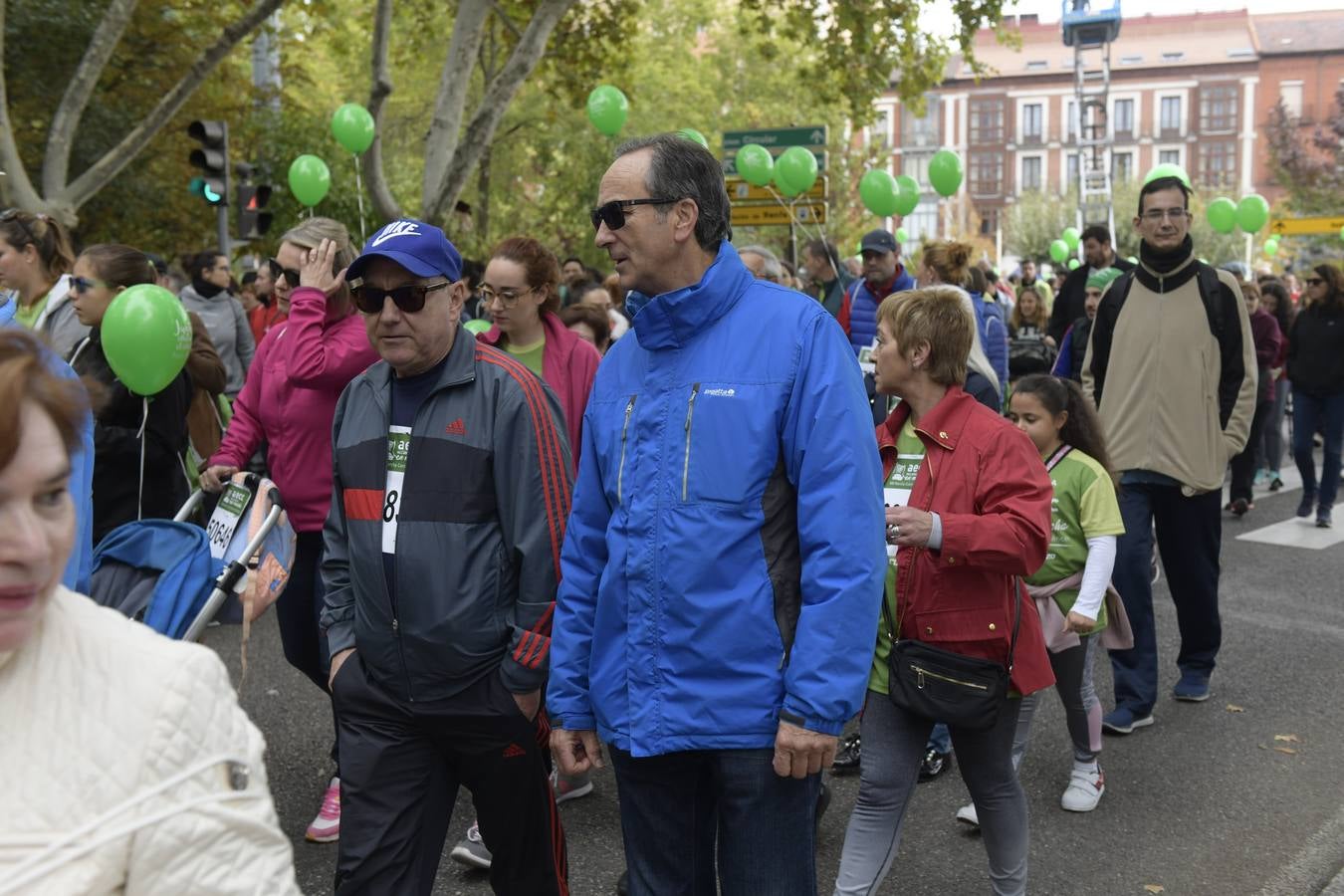 Participantes de la marcha contra el cáncer. 