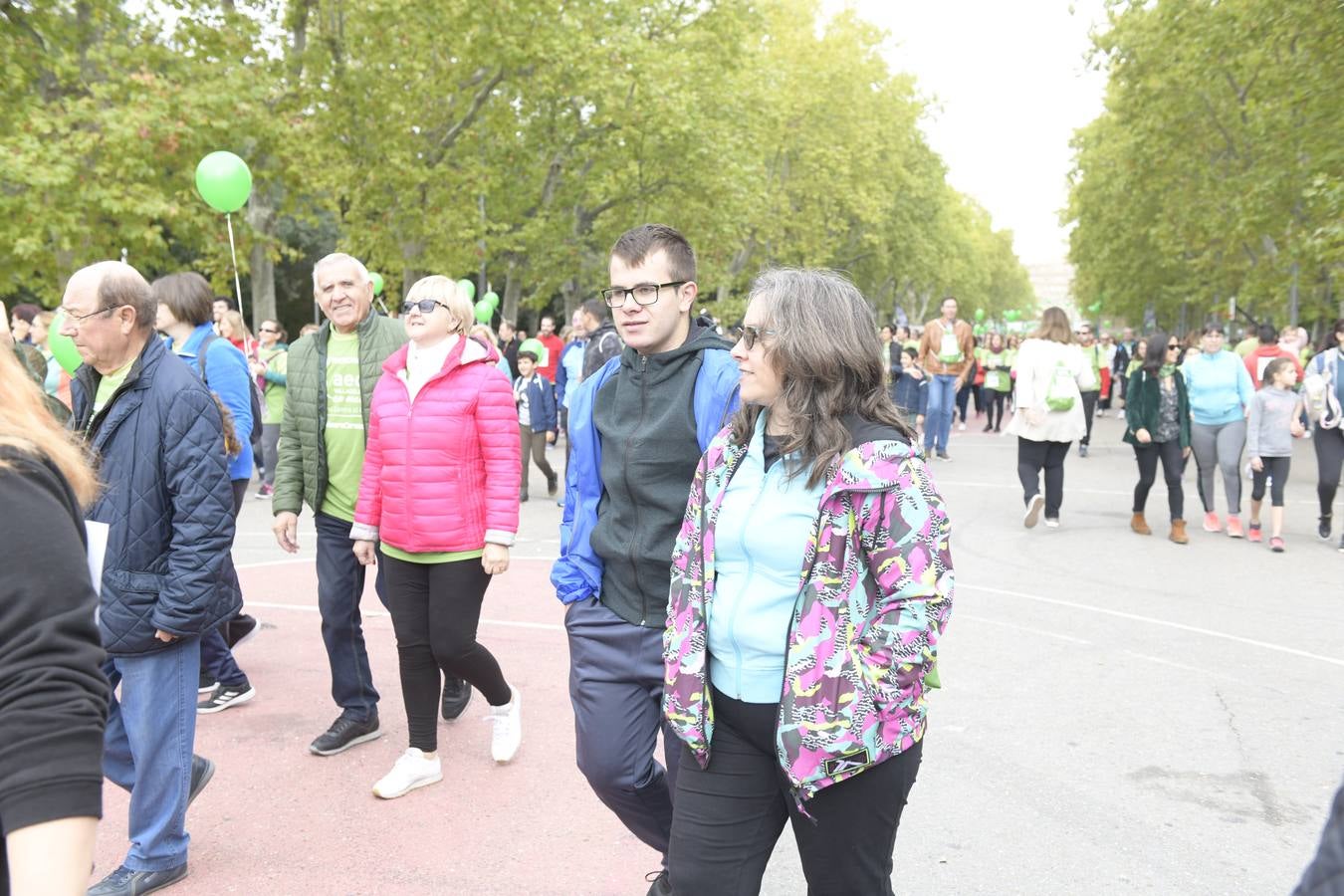 Participantes de la marcha contra el cáncer. 