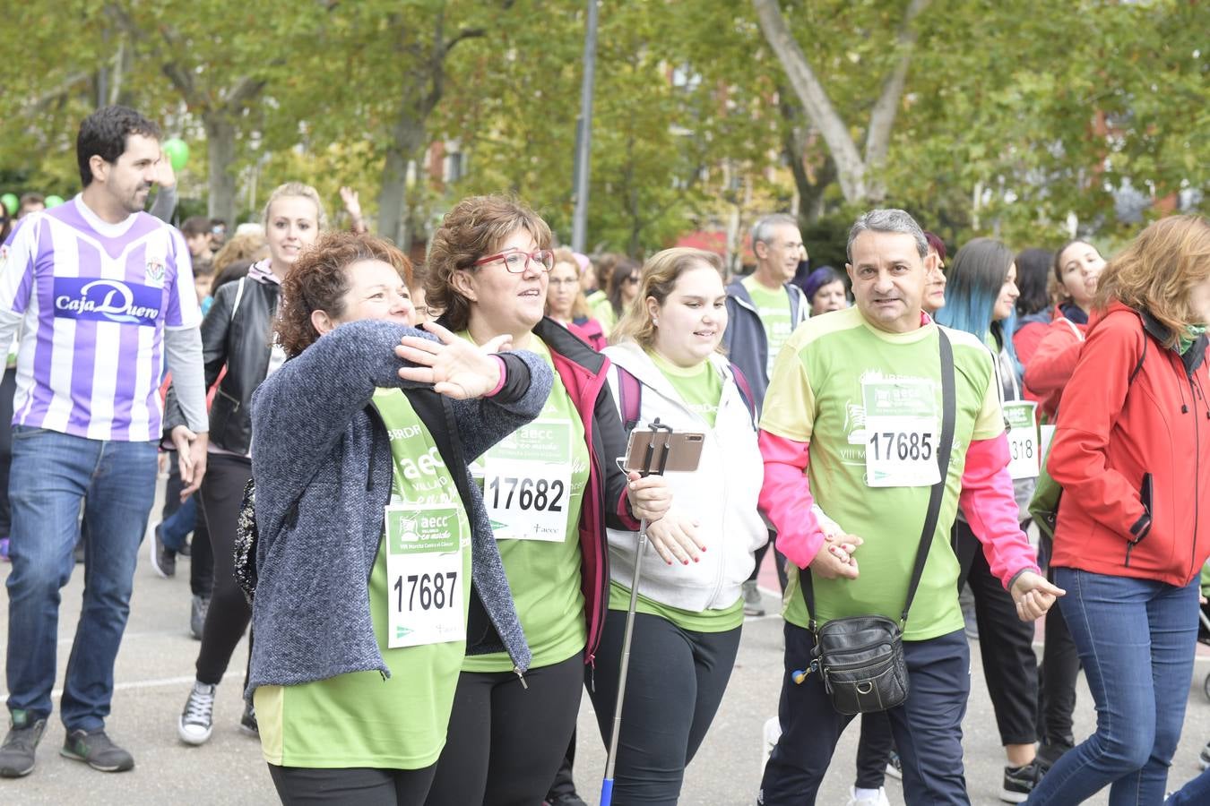 Participantes de la marcha contra el cáncer. 