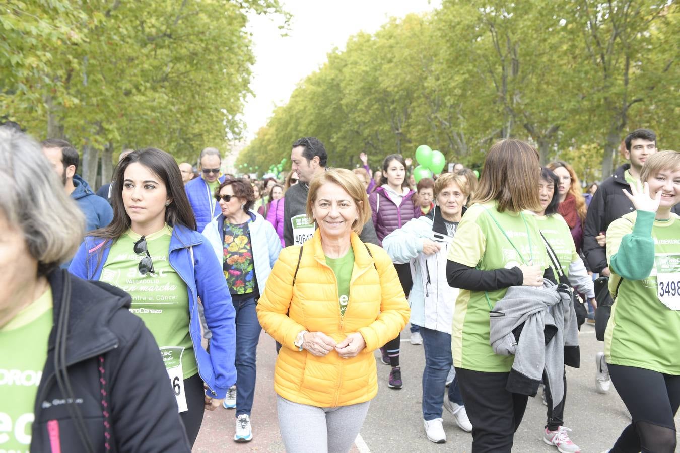 Participantes de la marcha contra el cáncer. 