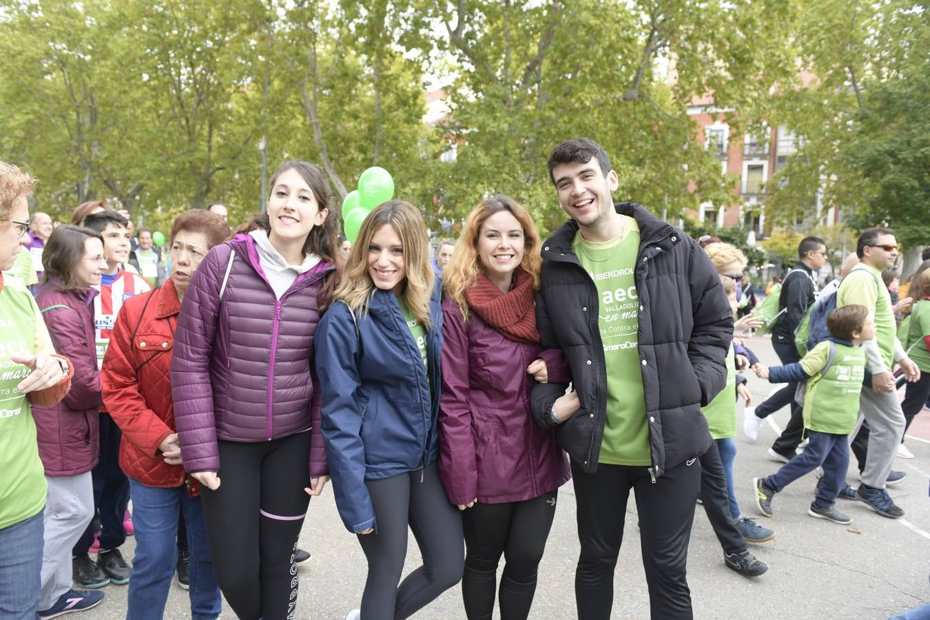 Participantes de la marcha contra el cáncer. 