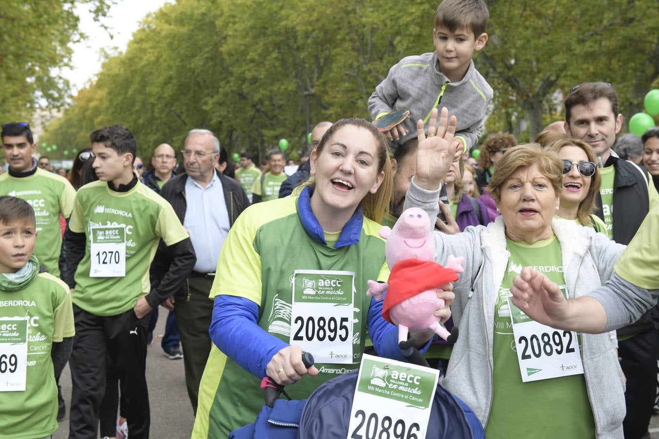 Participantes de la marcha contra el cáncer. 