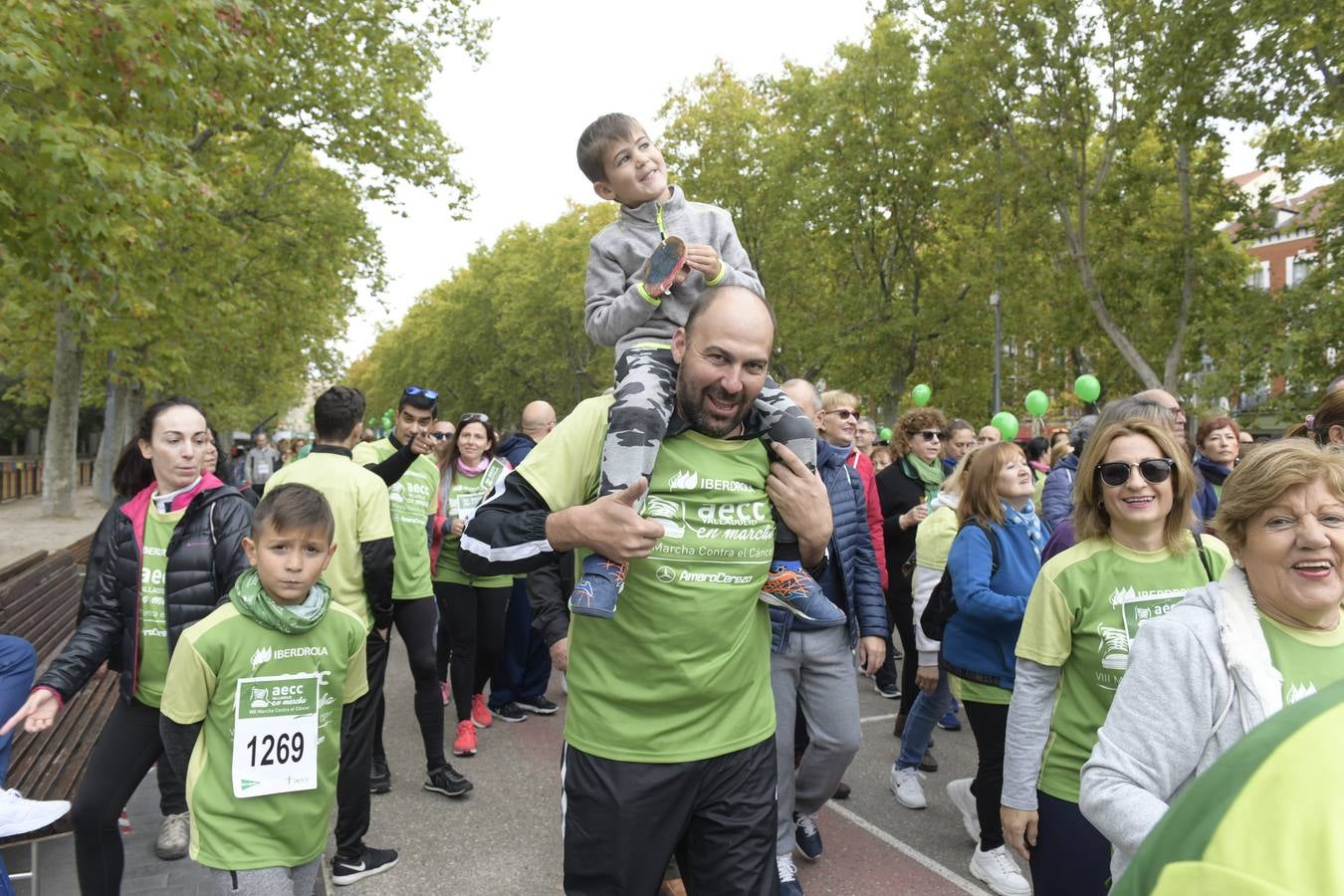 Participantes de la marcha contra el cáncer. 