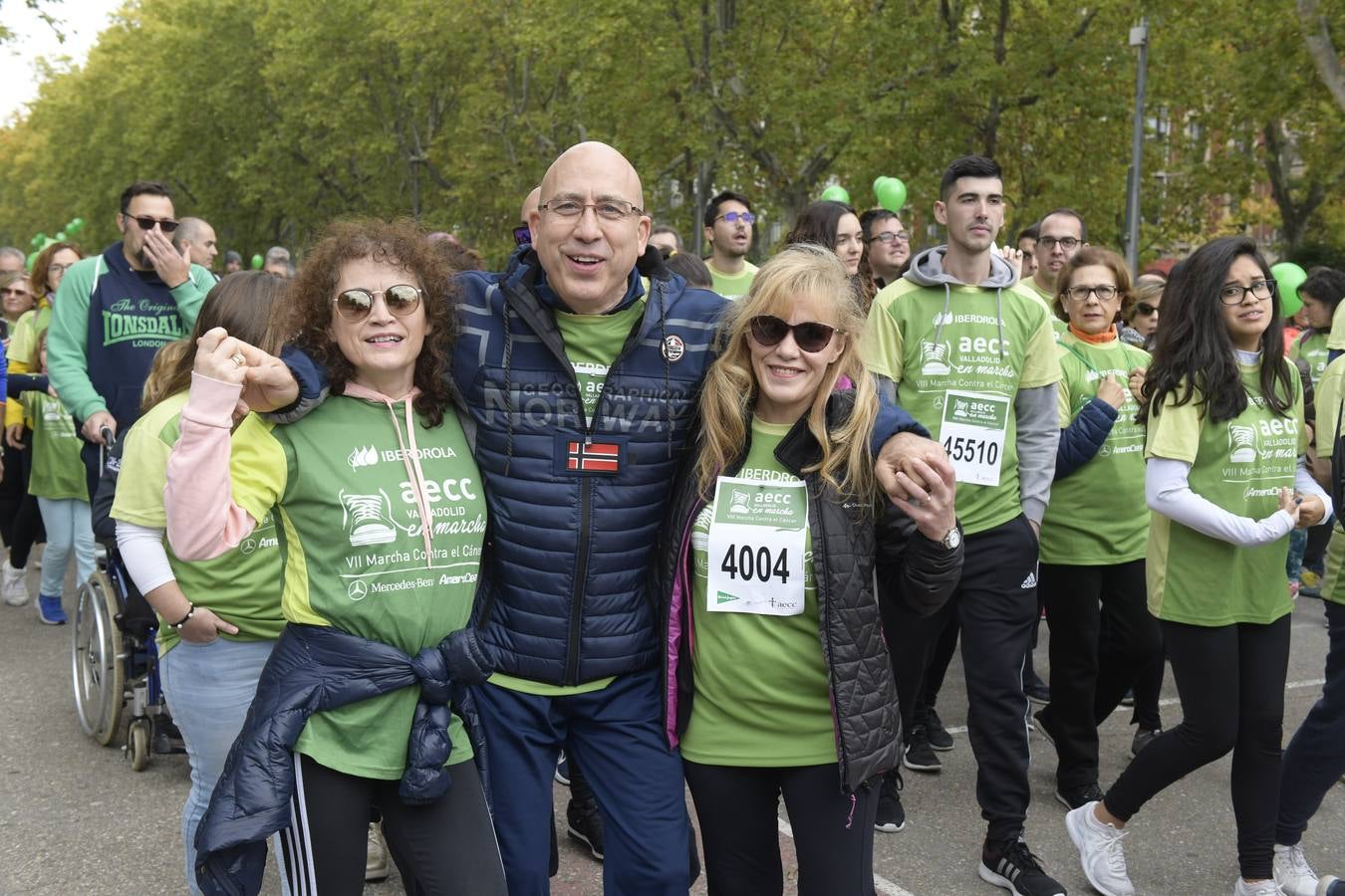 Participantes de la marcha contra el cáncer. 