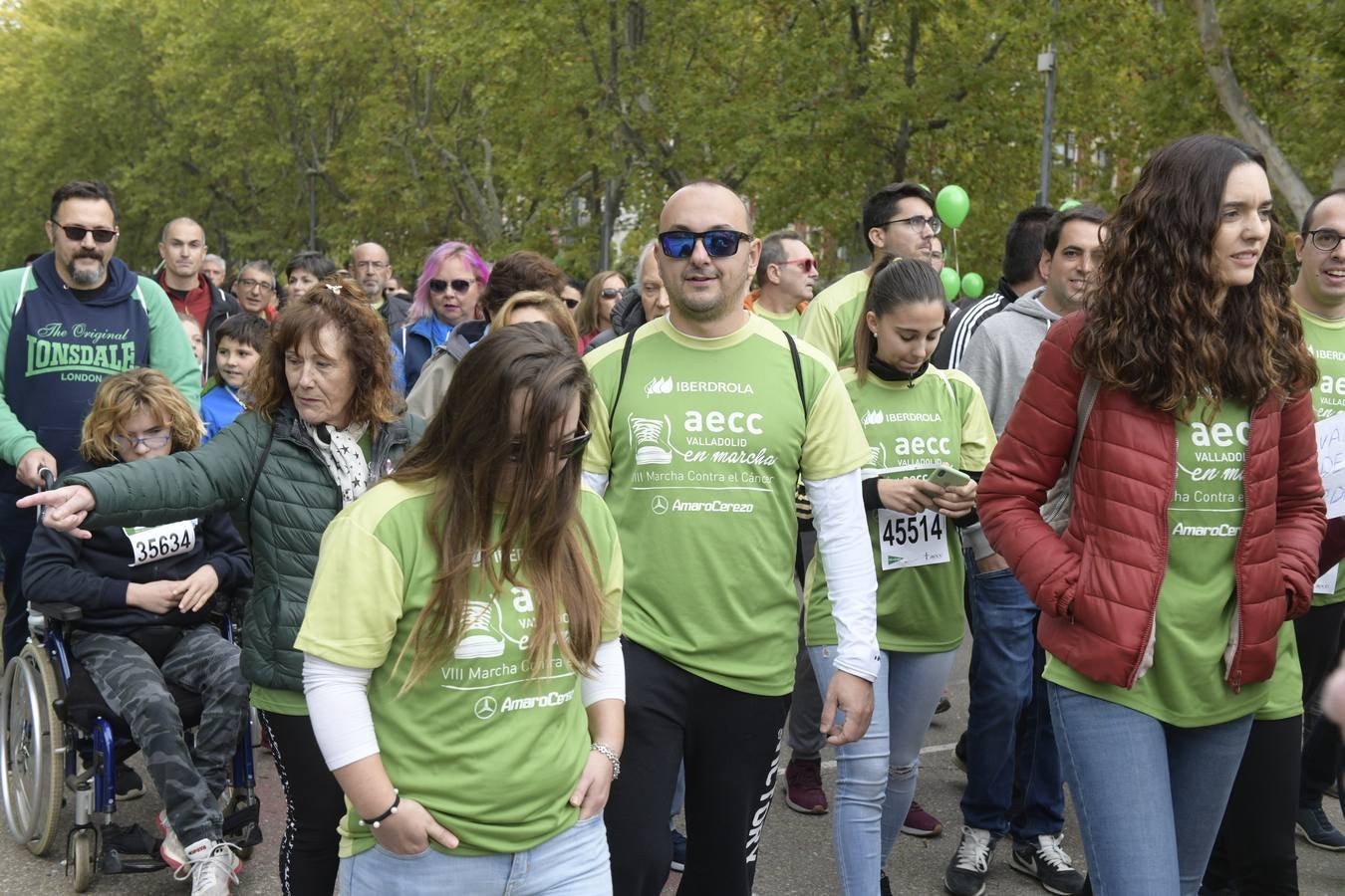 Participantes de la marcha contra el cáncer. 