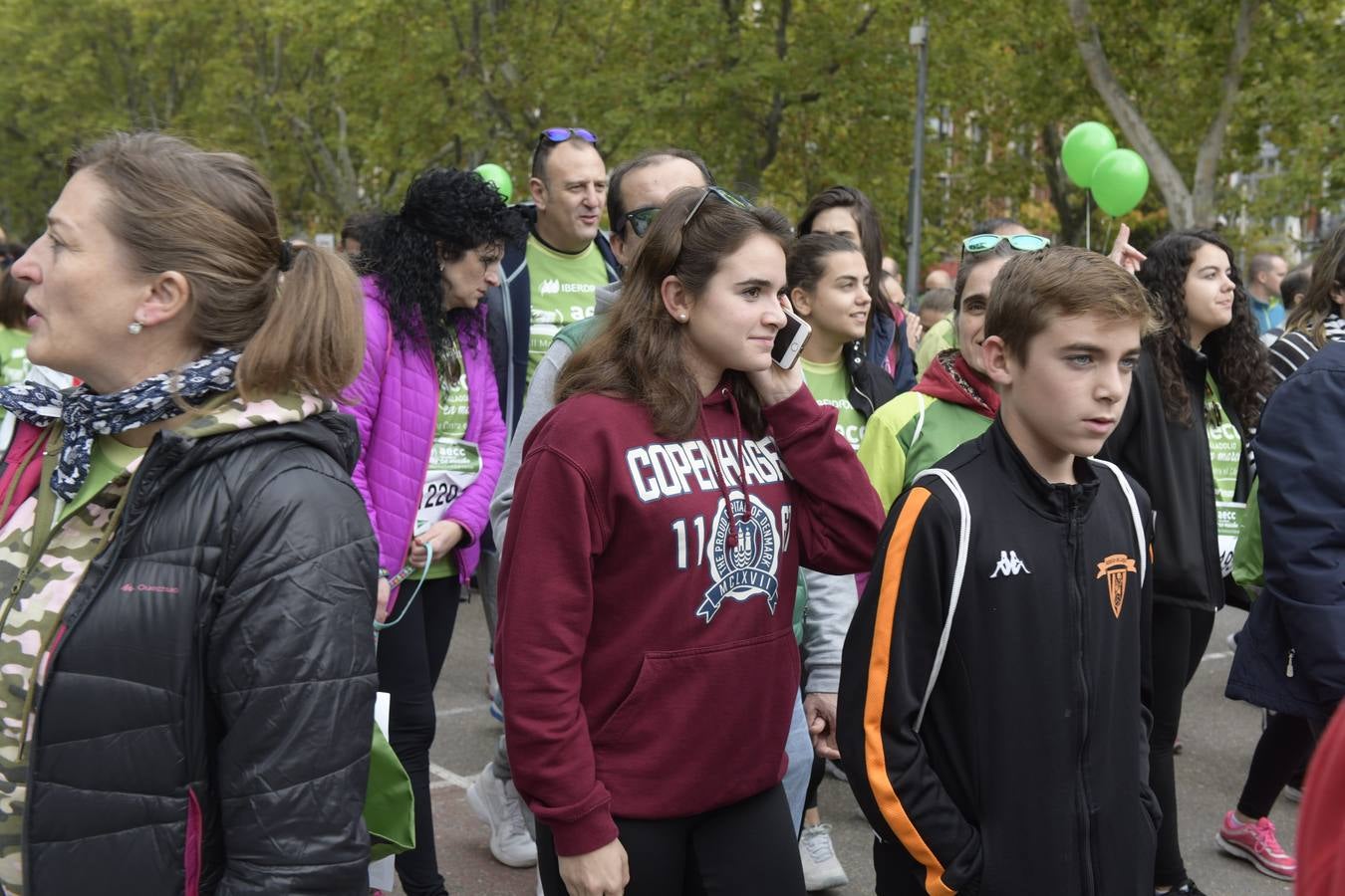 Participantes de la marcha contra el cáncer. 