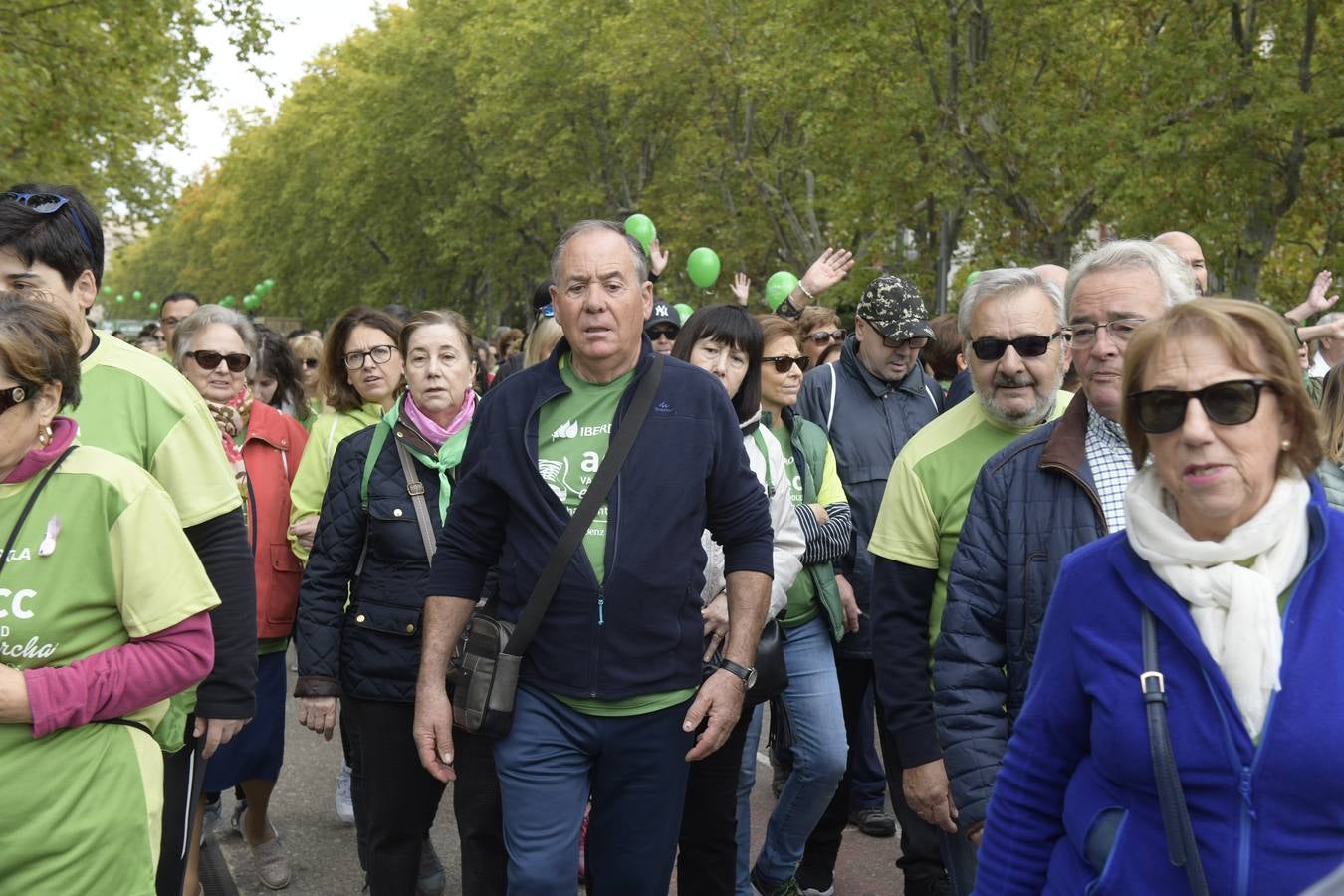 Participantes de la marcha contra el cáncer. 