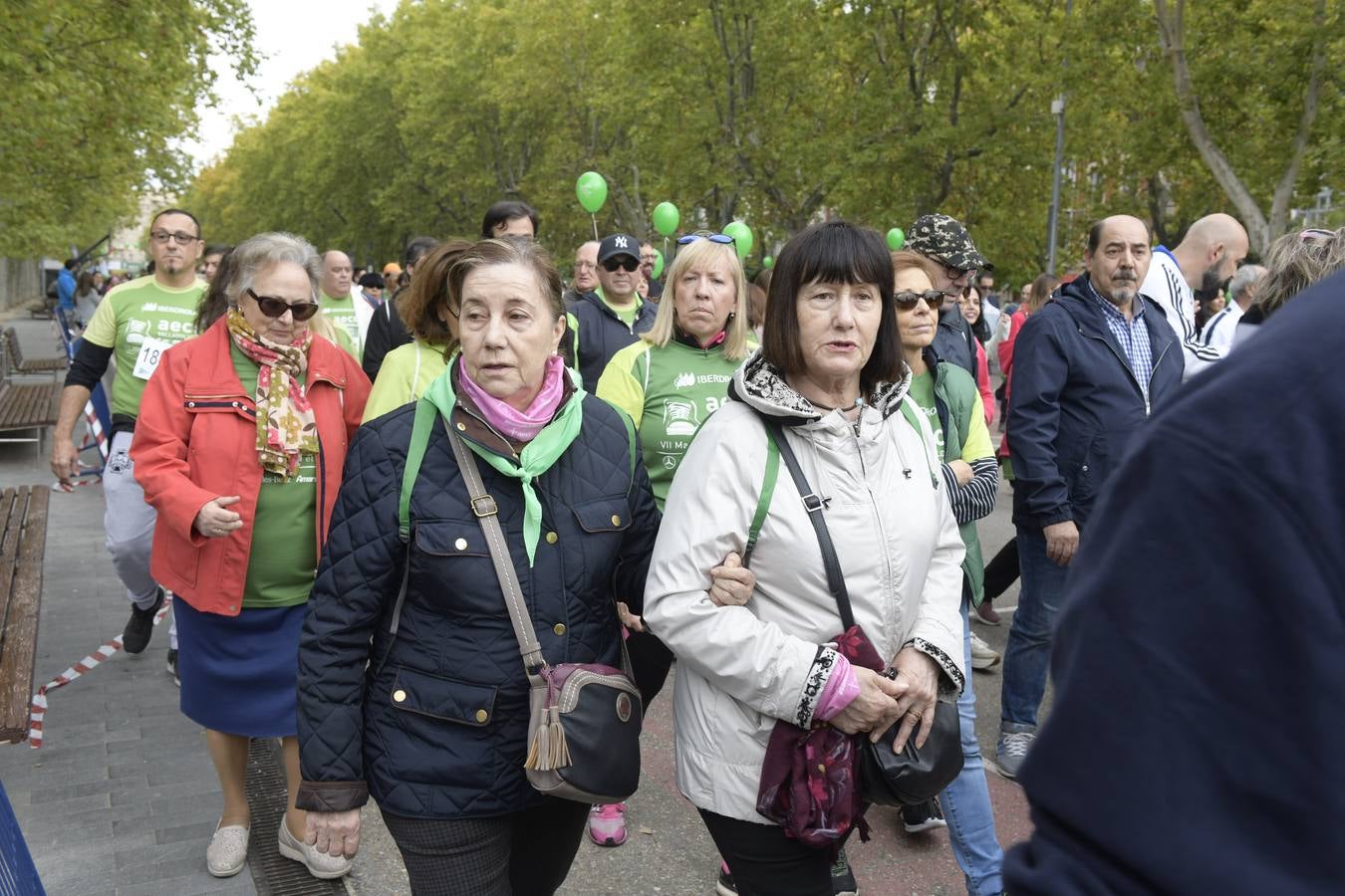 Participantes de la marcha contra el cáncer. 