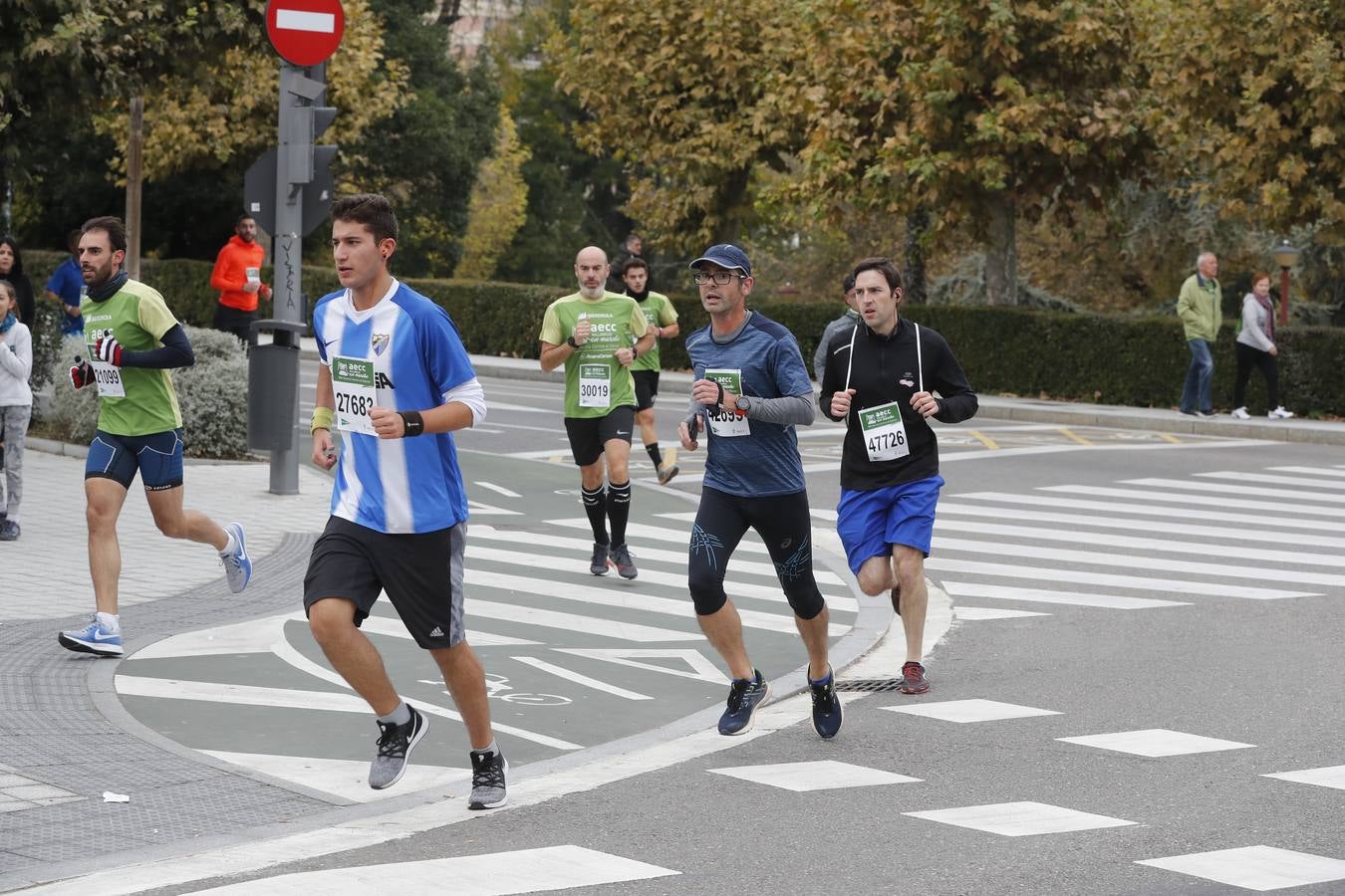 Participantes en la marcha contra el cáncer. 