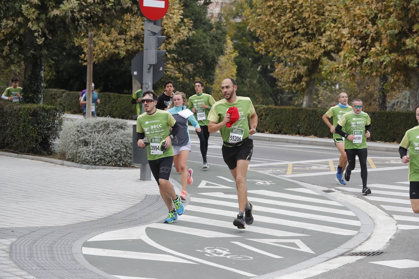 Participantes en la marcha contra el cáncer. 