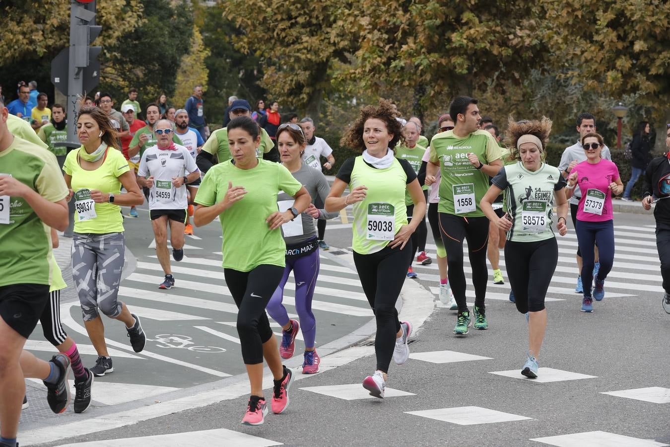 Participantes en la marcha contra el cáncer. 