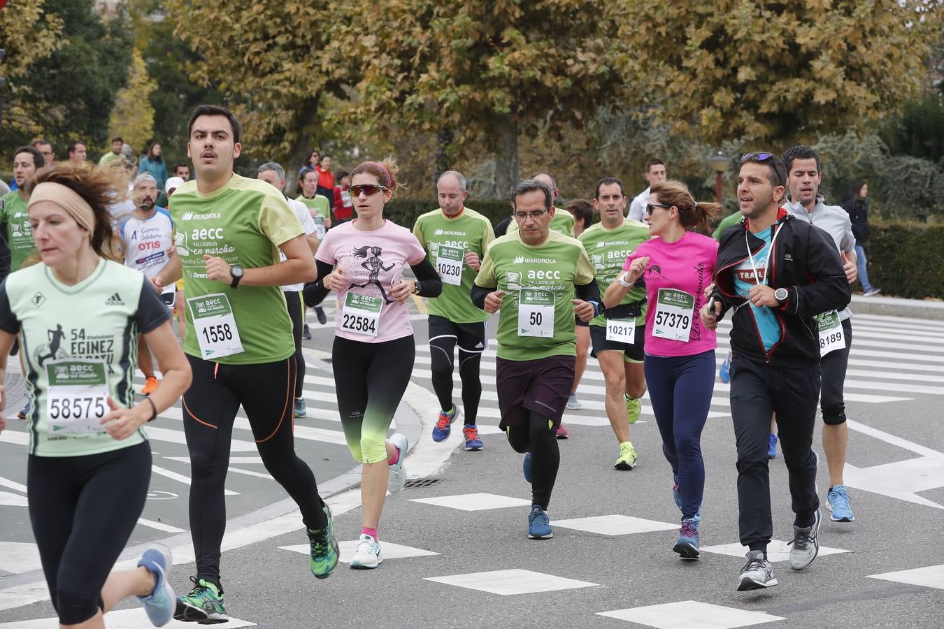 Participantes en la marcha contra el cáncer. 