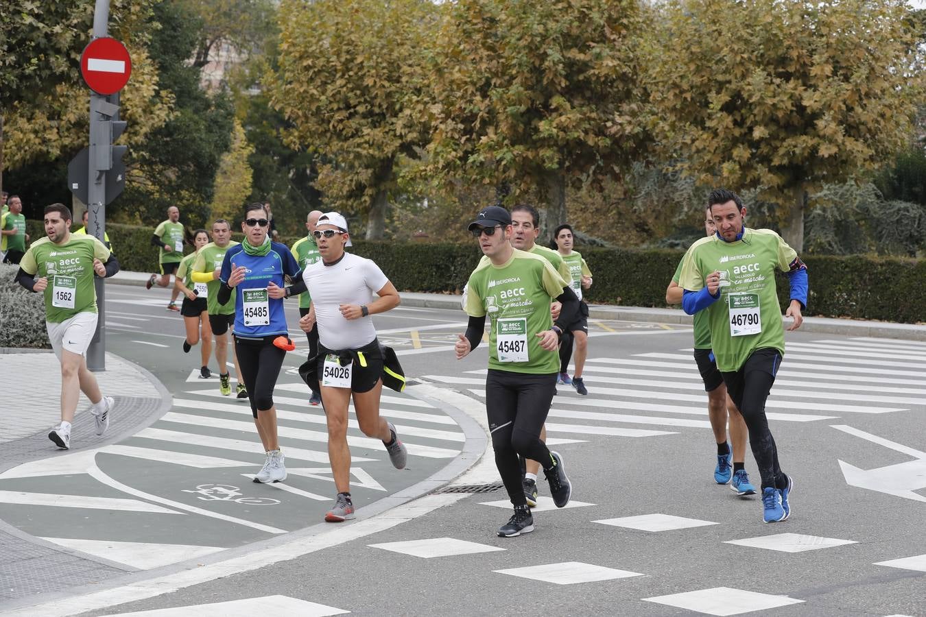 Participantes en la marcha contra el cáncer. 