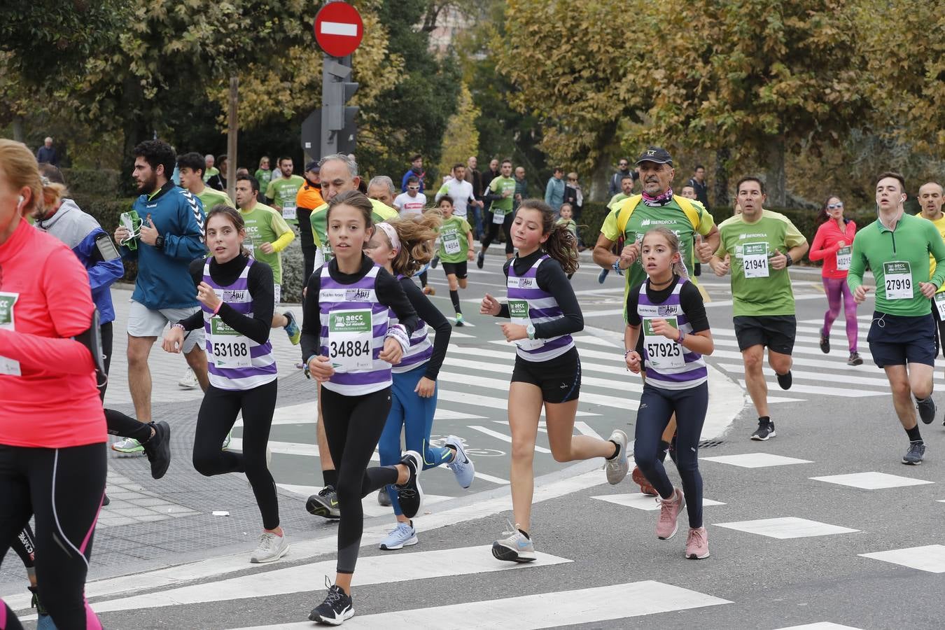 Participantes en la marcha contra el cáncer. 