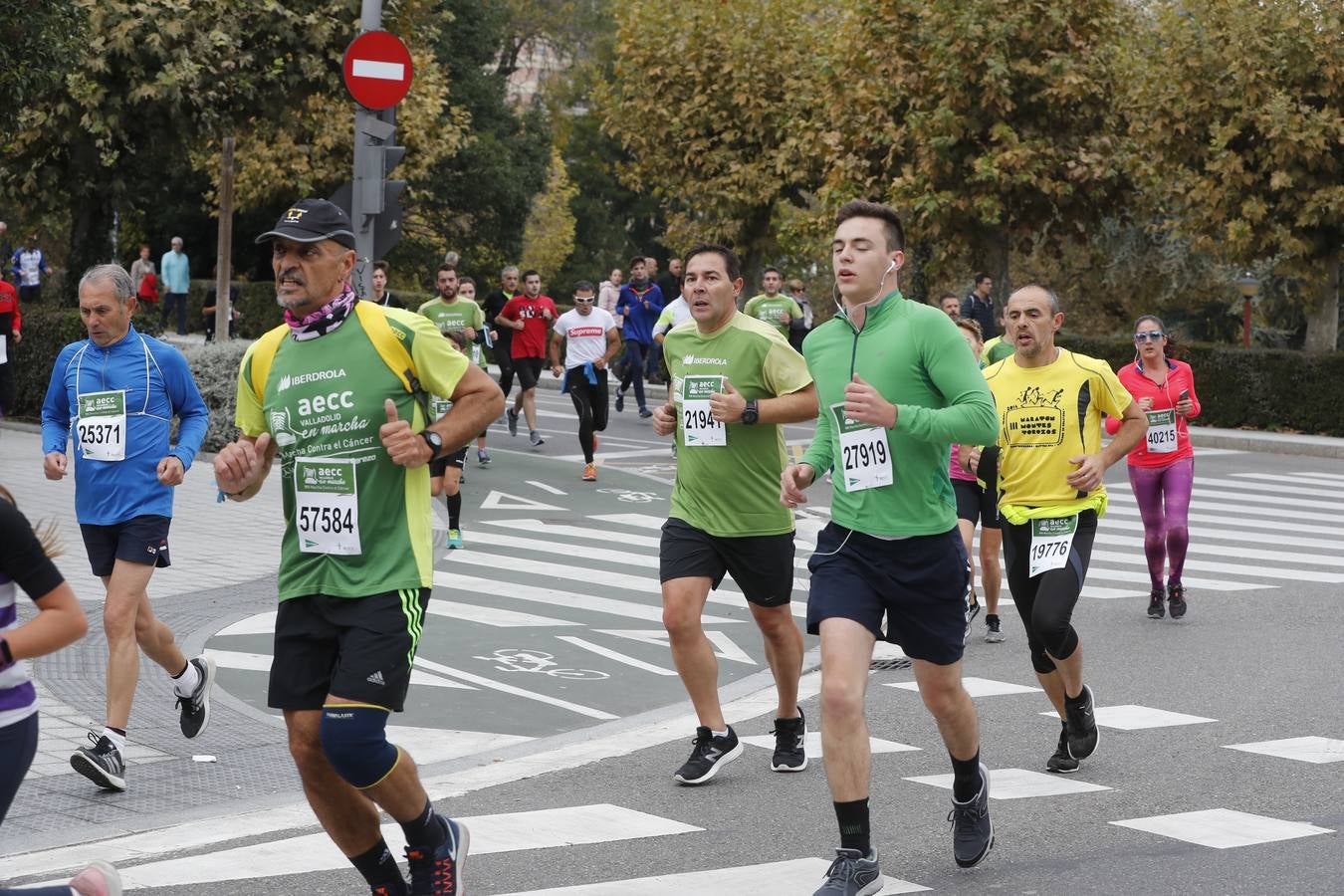 Participantes en la marcha contra el cáncer. 