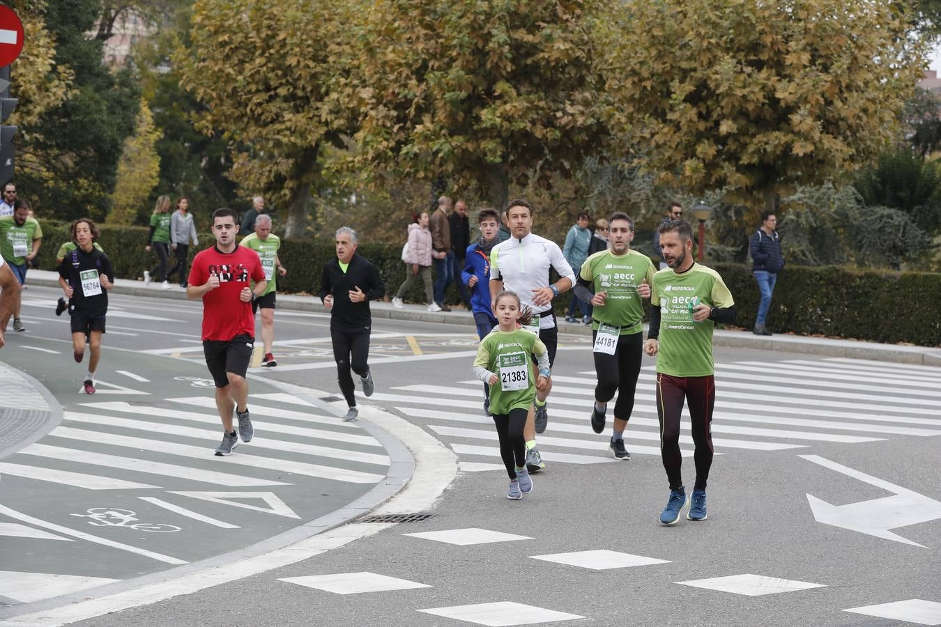 Participantes en la marcha contra el cáncer. 