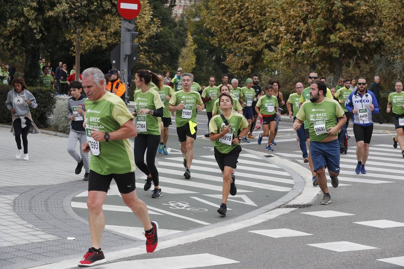 Participantes en la marcha contra el cáncer. 