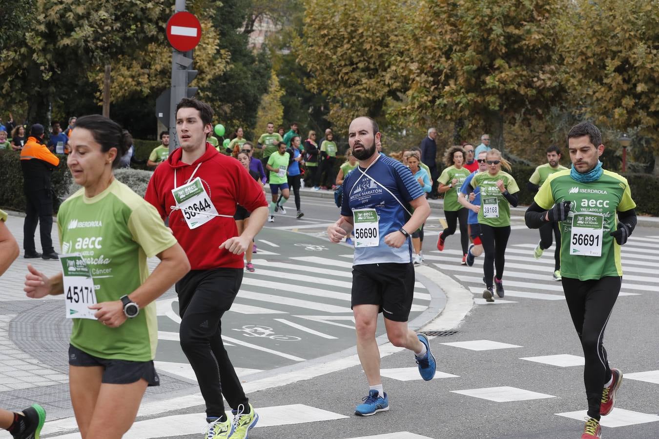 Participantes en la marcha contra el cáncer. 