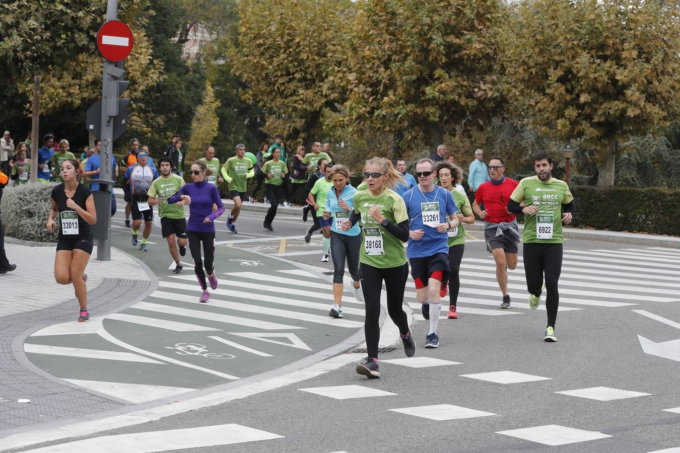 Participantes en la marcha contra el cáncer. 