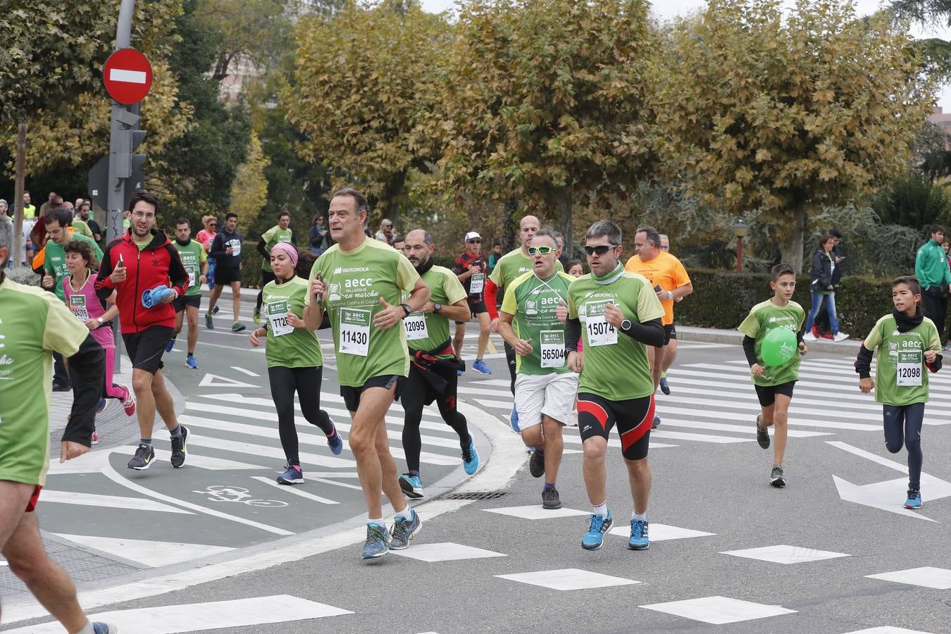 Participantes en la marcha contra el cáncer. 