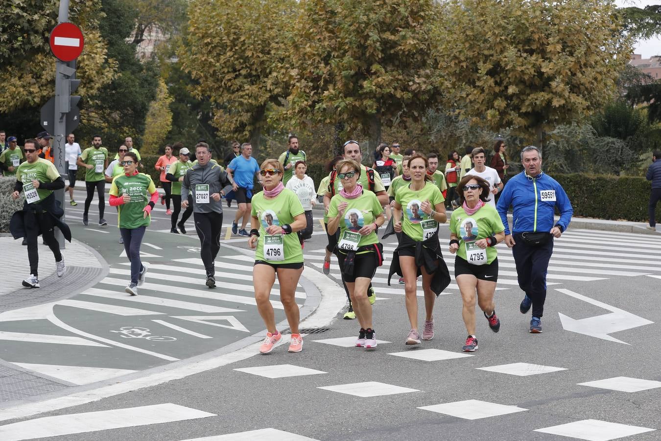 Participantes de la marcha contra el cáncer. 