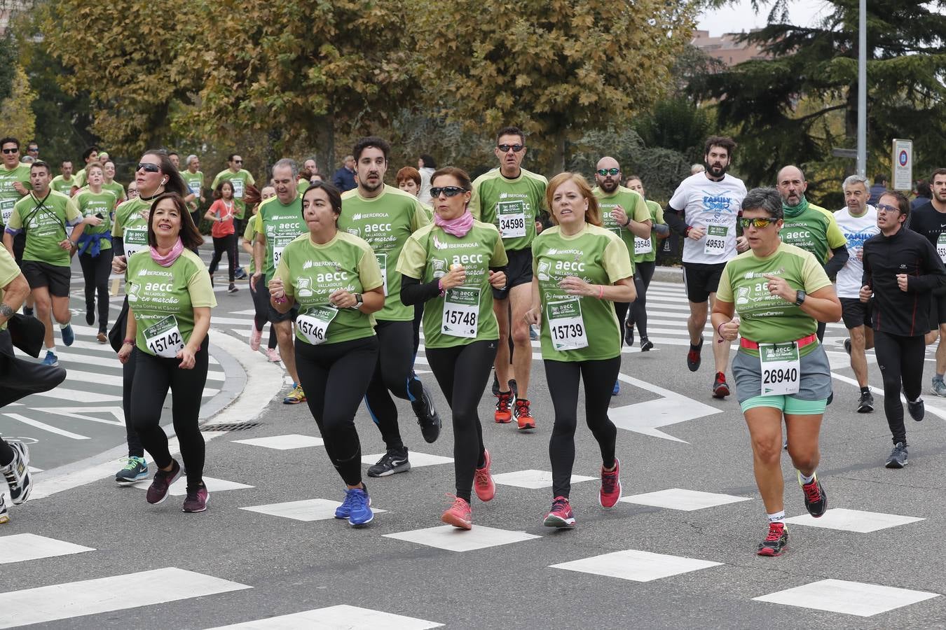 Participantes de la marcha contra el cáncer. 