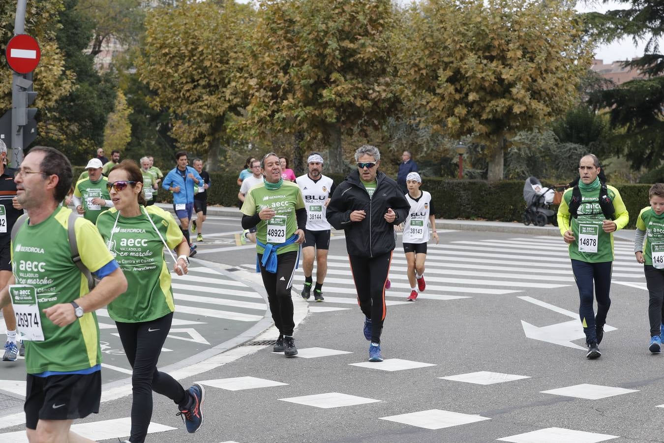 Participantes de la marcha contra el cáncer. 