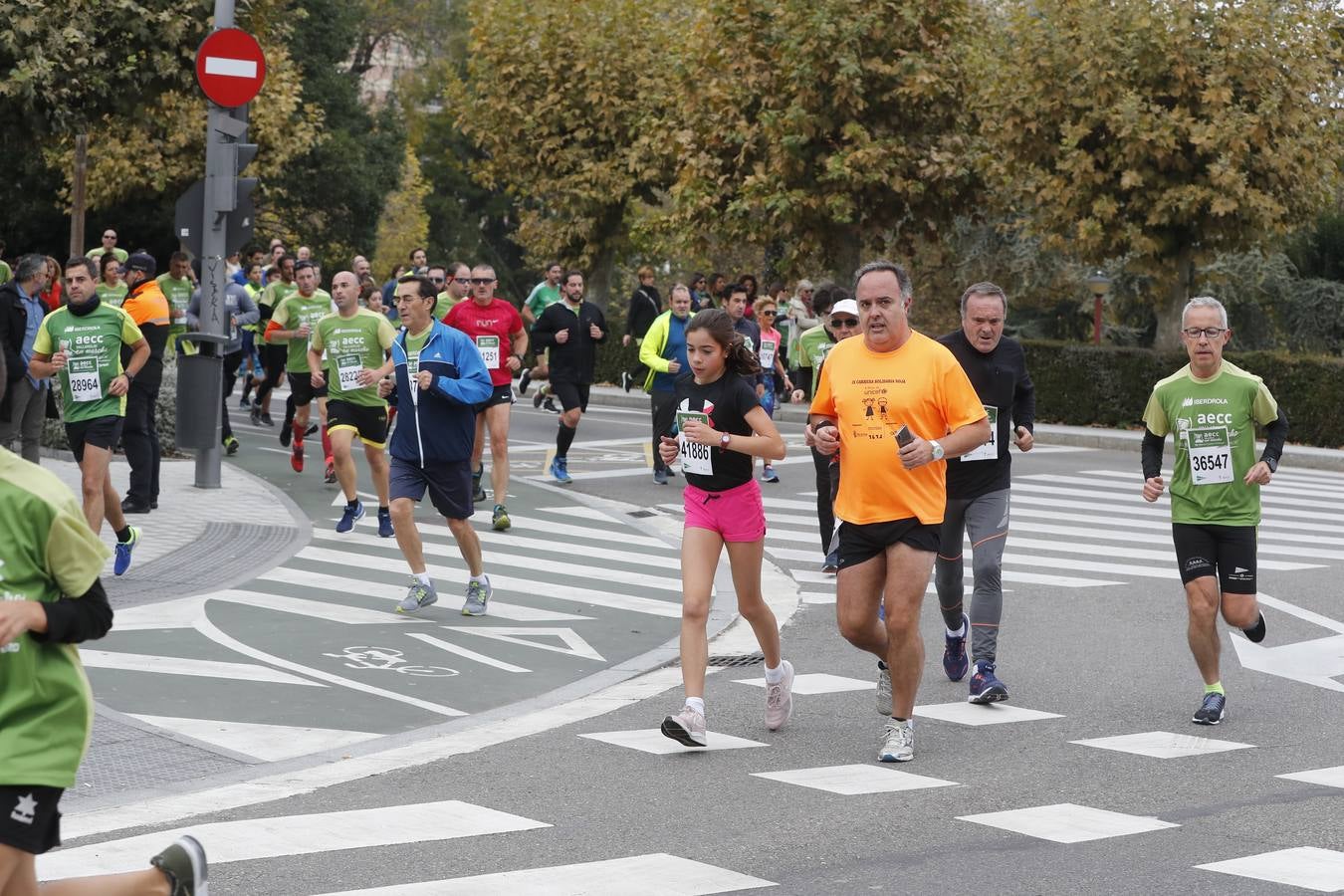 Participantes de la marcha contra el cáncer. 