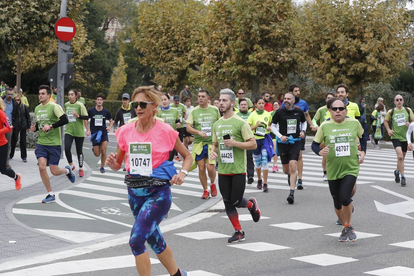 Participantes de la marcha contra el cáncer. 