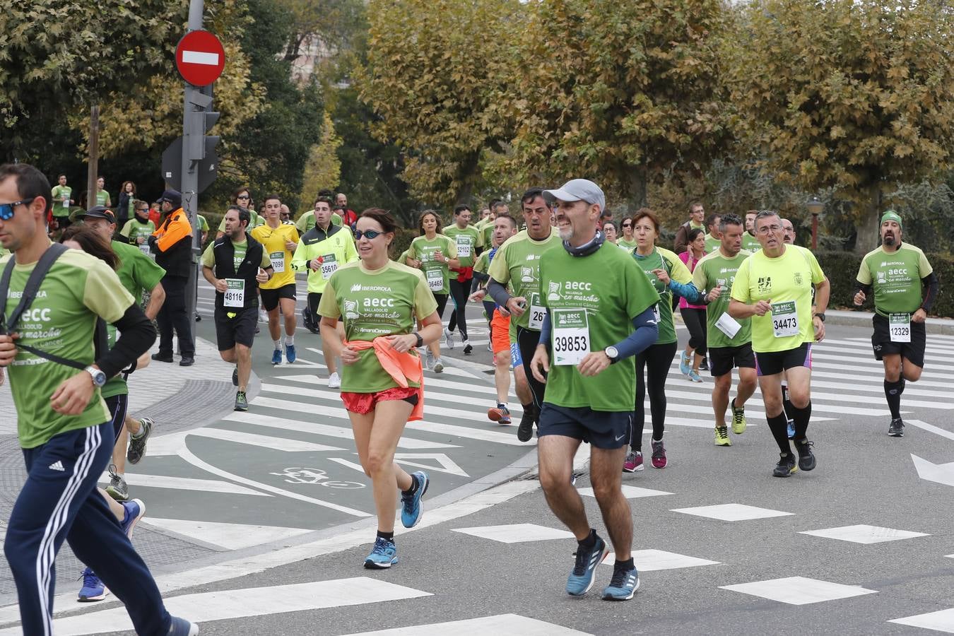 Participantes de la marcha contra el cáncer. 