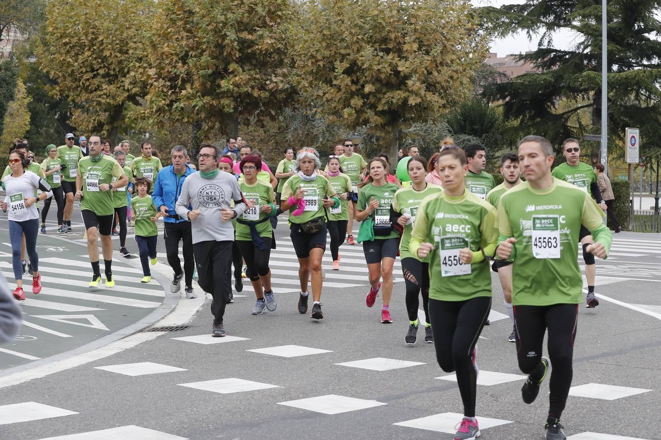 Participantes de la marcha contra el cáncer. 