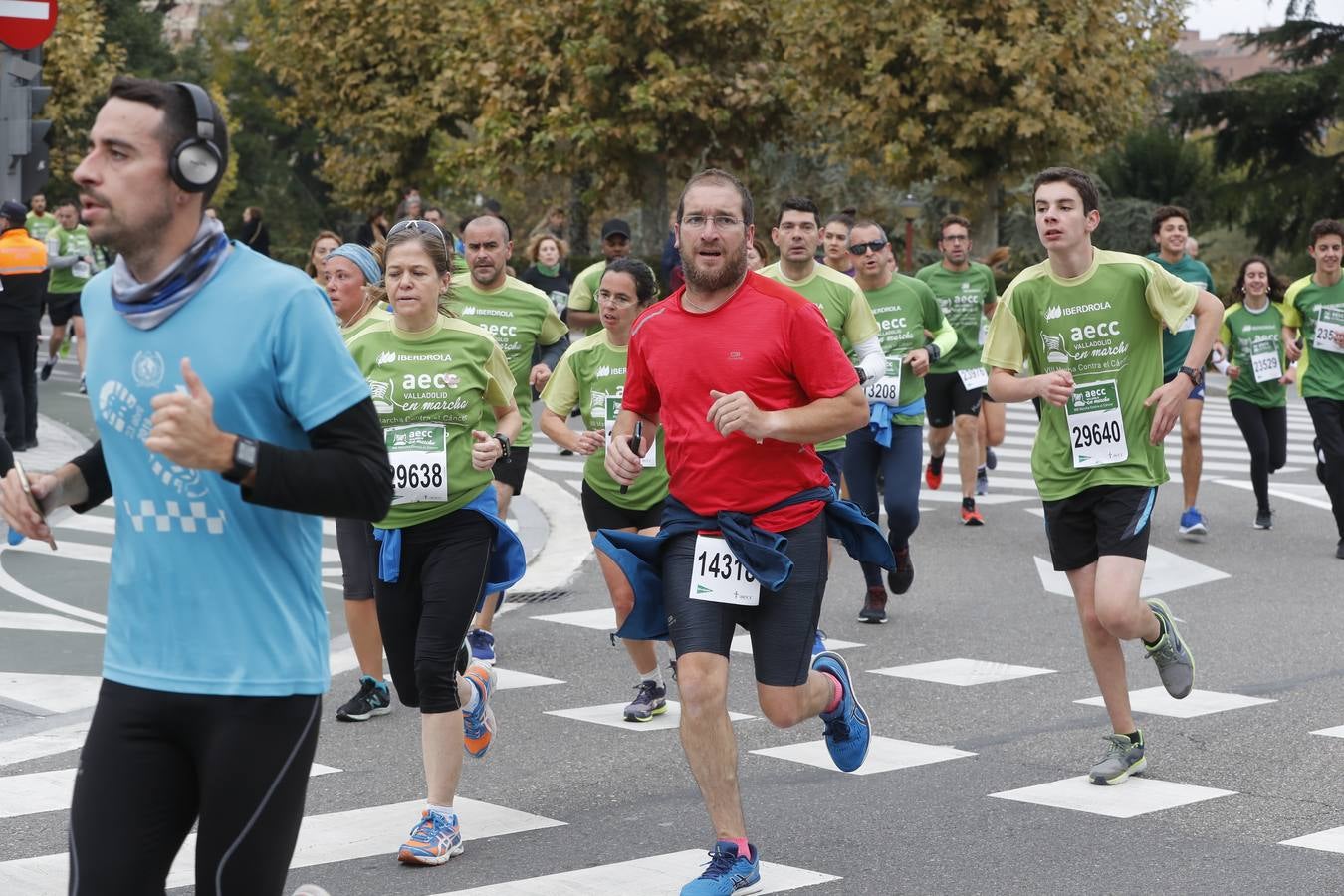 Participantes de la marcha contra el cáncer. 