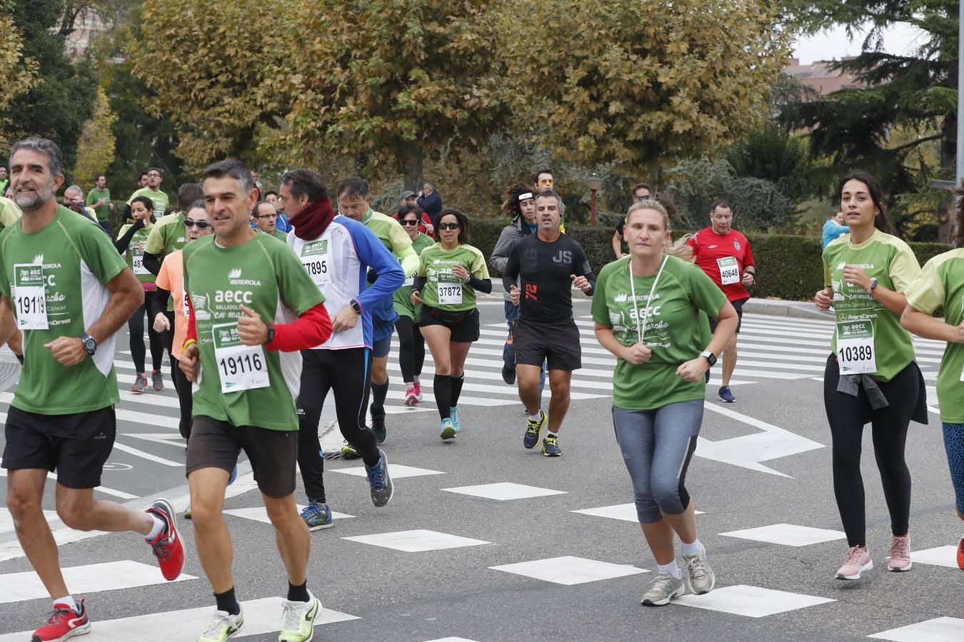 Participantes de la marcha contra el cáncer. 