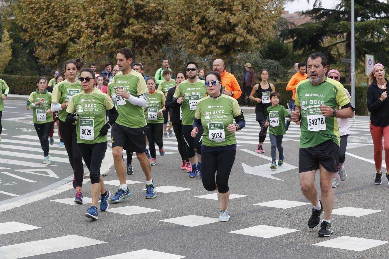 Participantes de la marcha contra el cáncer. 