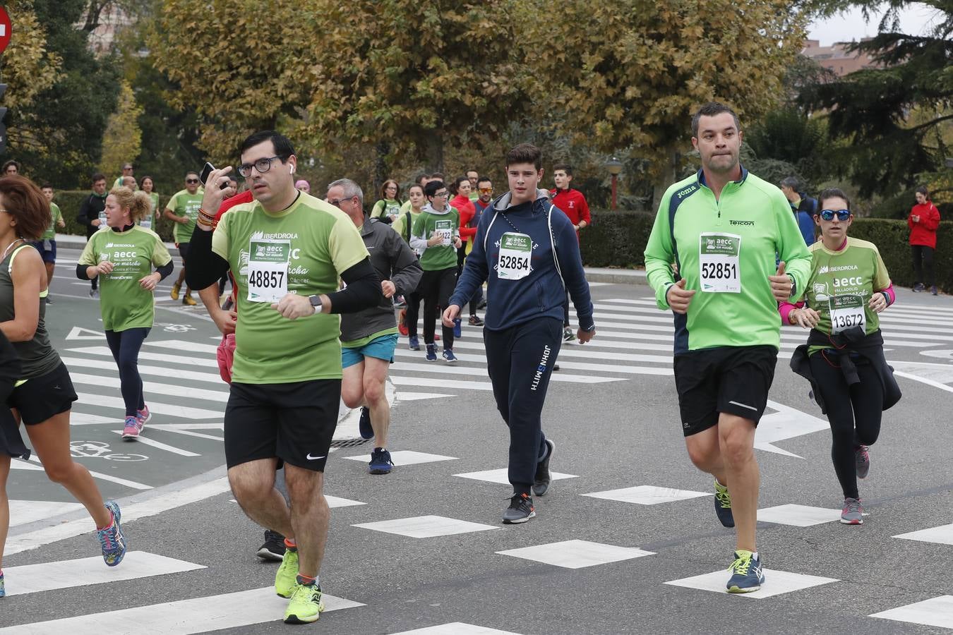 Participantes de la marcha contra el cáncer. 