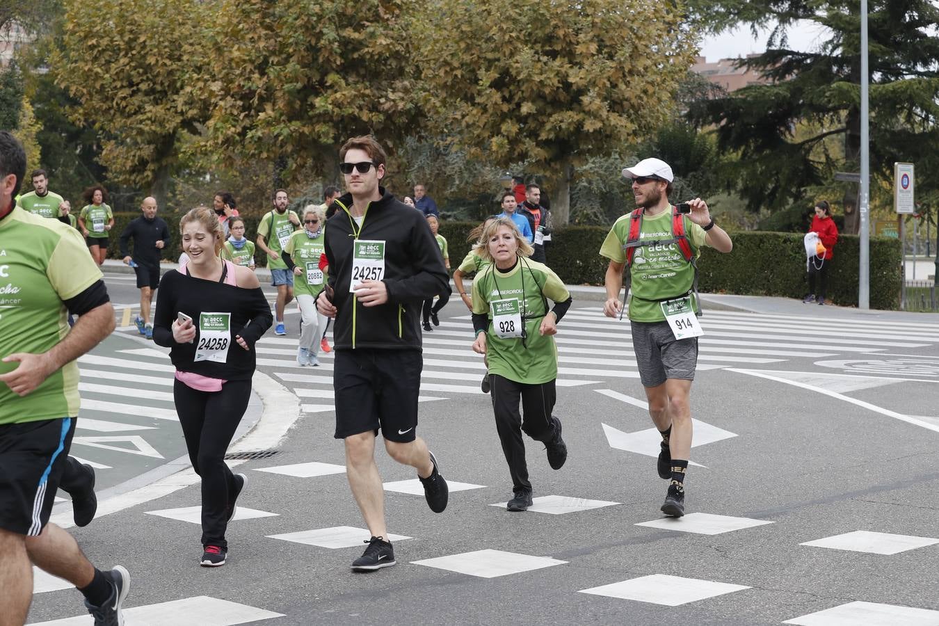 Participantes de la marcha contra el cáncer. 