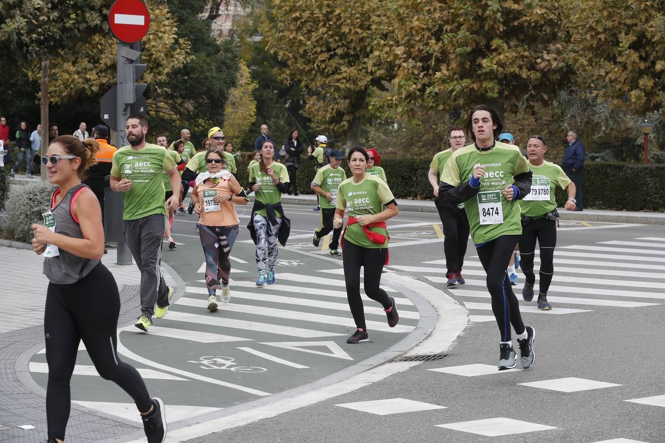 Participantes de la marcha contra el cáncer. 