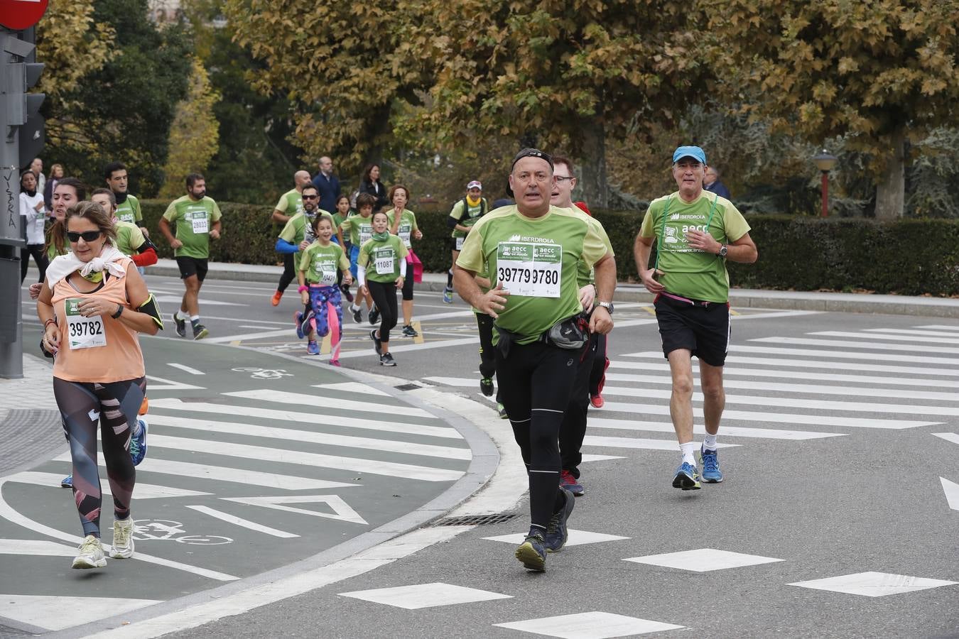 Participantes de la marcha contra el cáncer. 