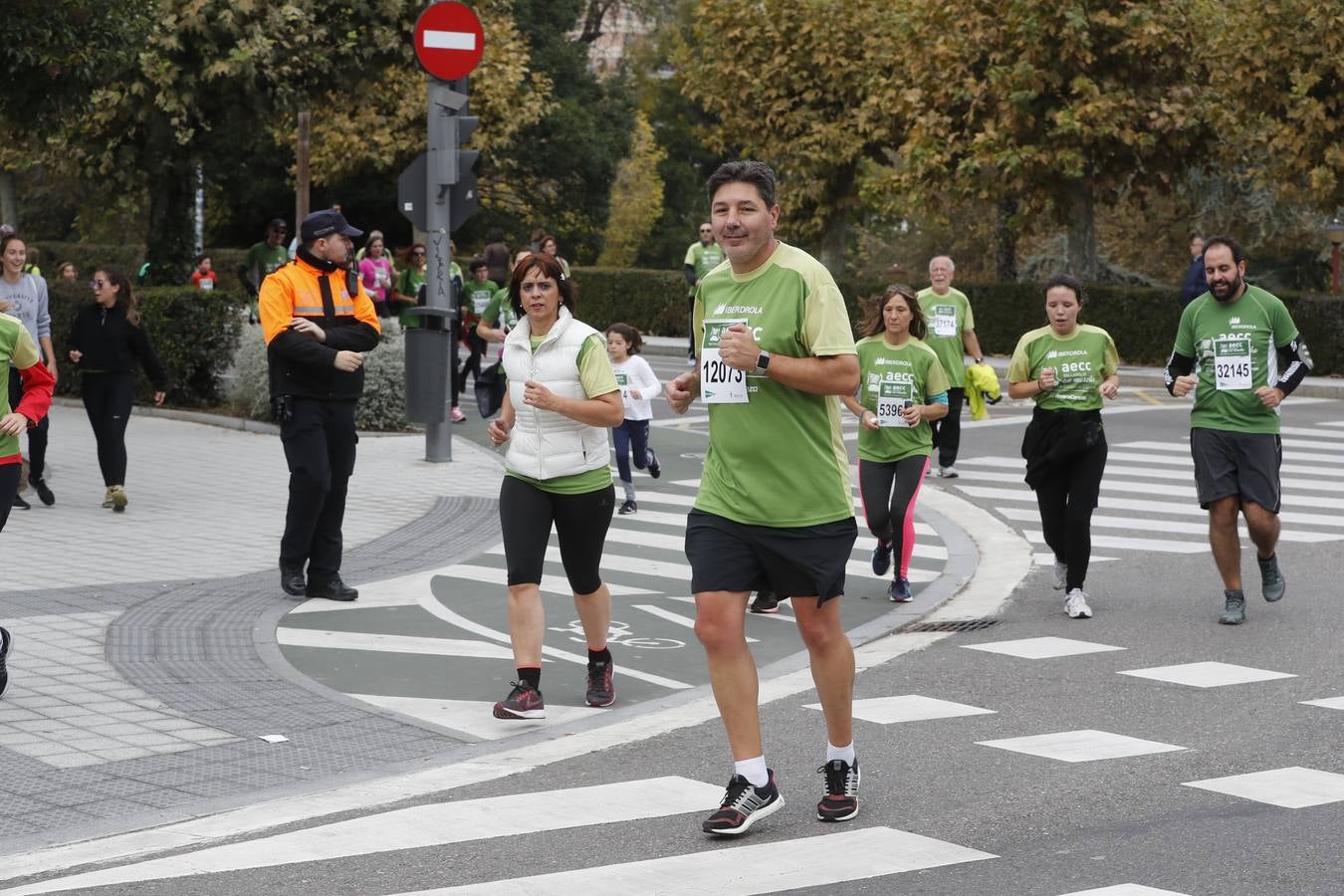 Participantes de la marcha contra el cáncer. 